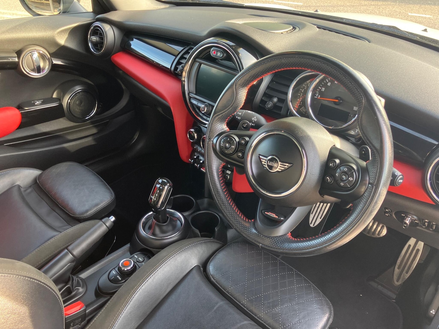 Used MINI Hatch 2018 for sale - 76673514: Photo 8