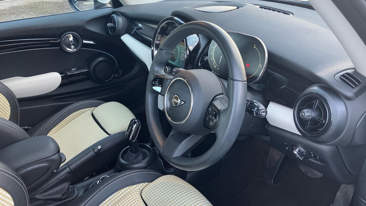 Used MINI Hatch 2023 for sale - 76845117: Photo 6