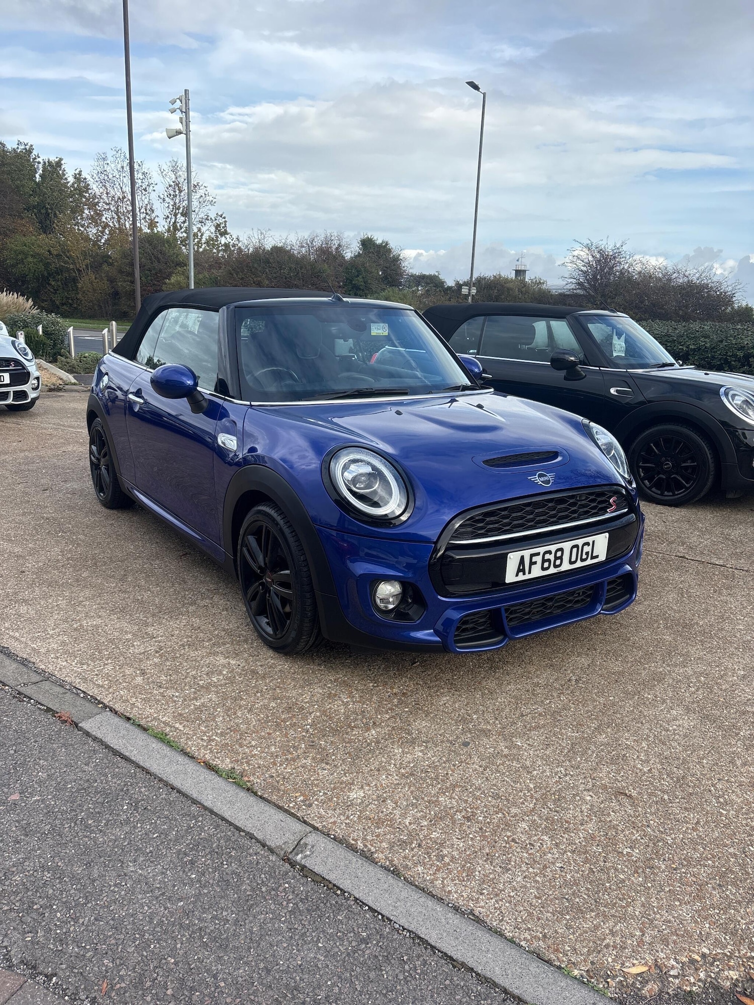 Used MINI Convertible 2018 for sale - 76673671: Photo 2