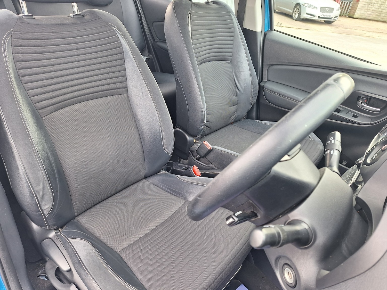 Used Toyota Yaris 2015 for sale - 76643478: Photo 25