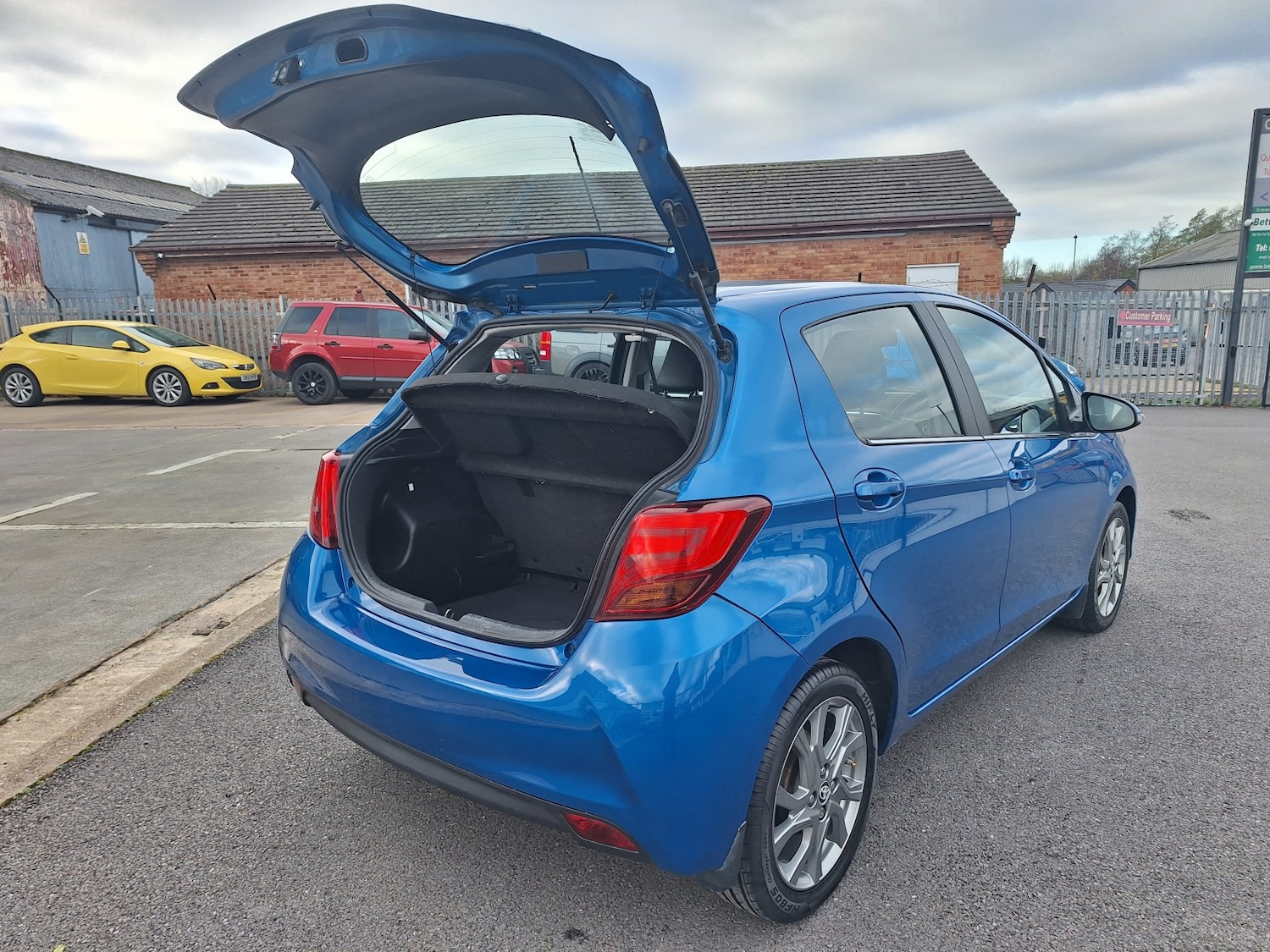 Used Toyota Yaris 2015 for sale - 76643478: Photo 27