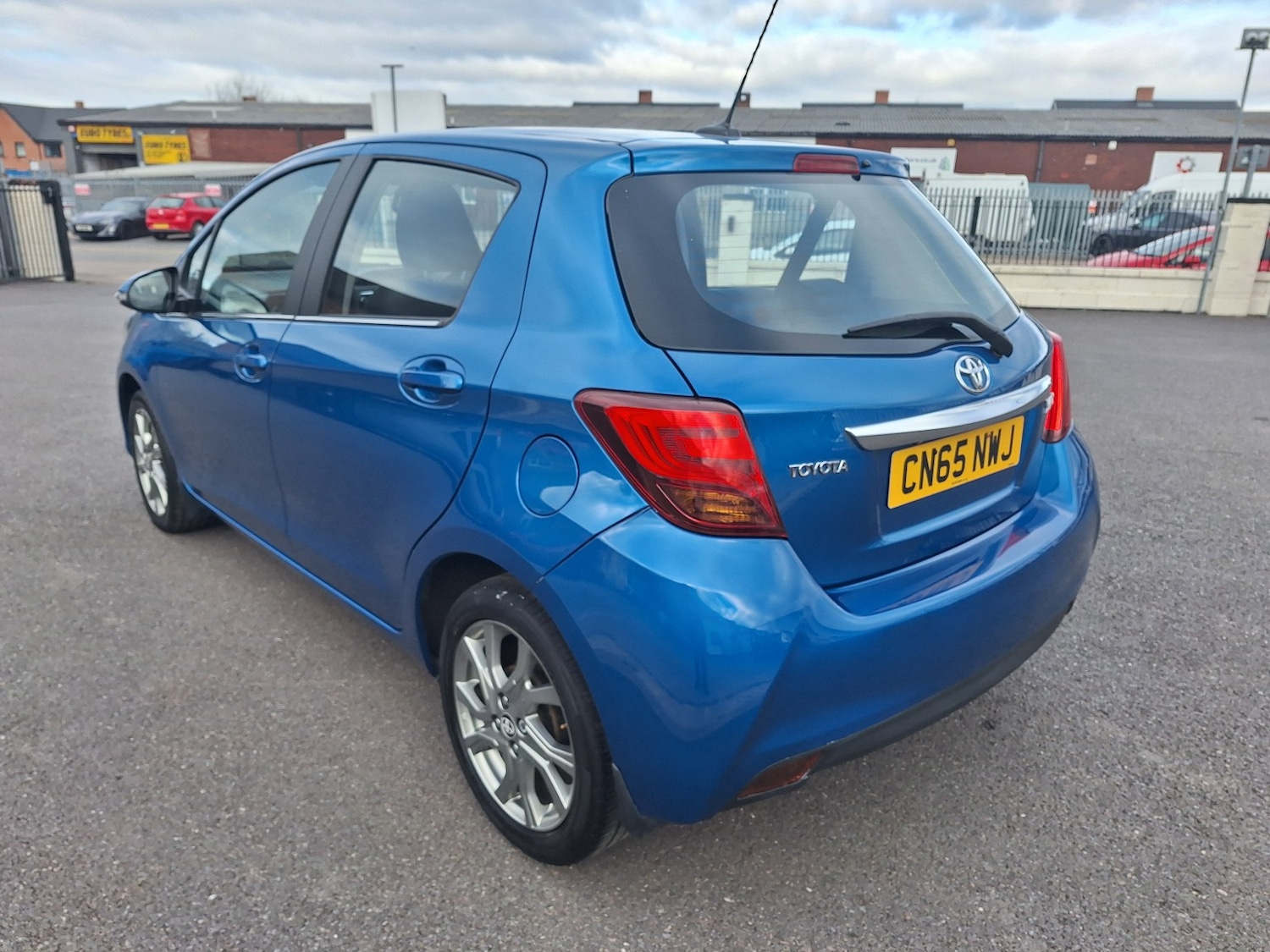 Used Toyota Yaris 2015 for sale - 76643478: Photo 37