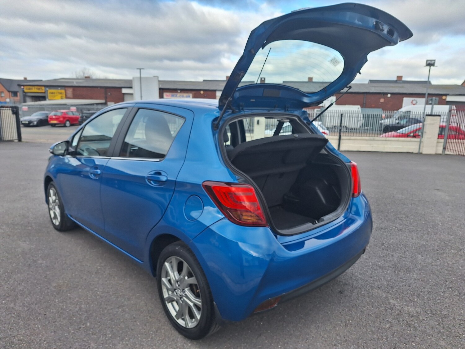 Used Toyota Yaris 2015 for sale - 76643478: Photo 42