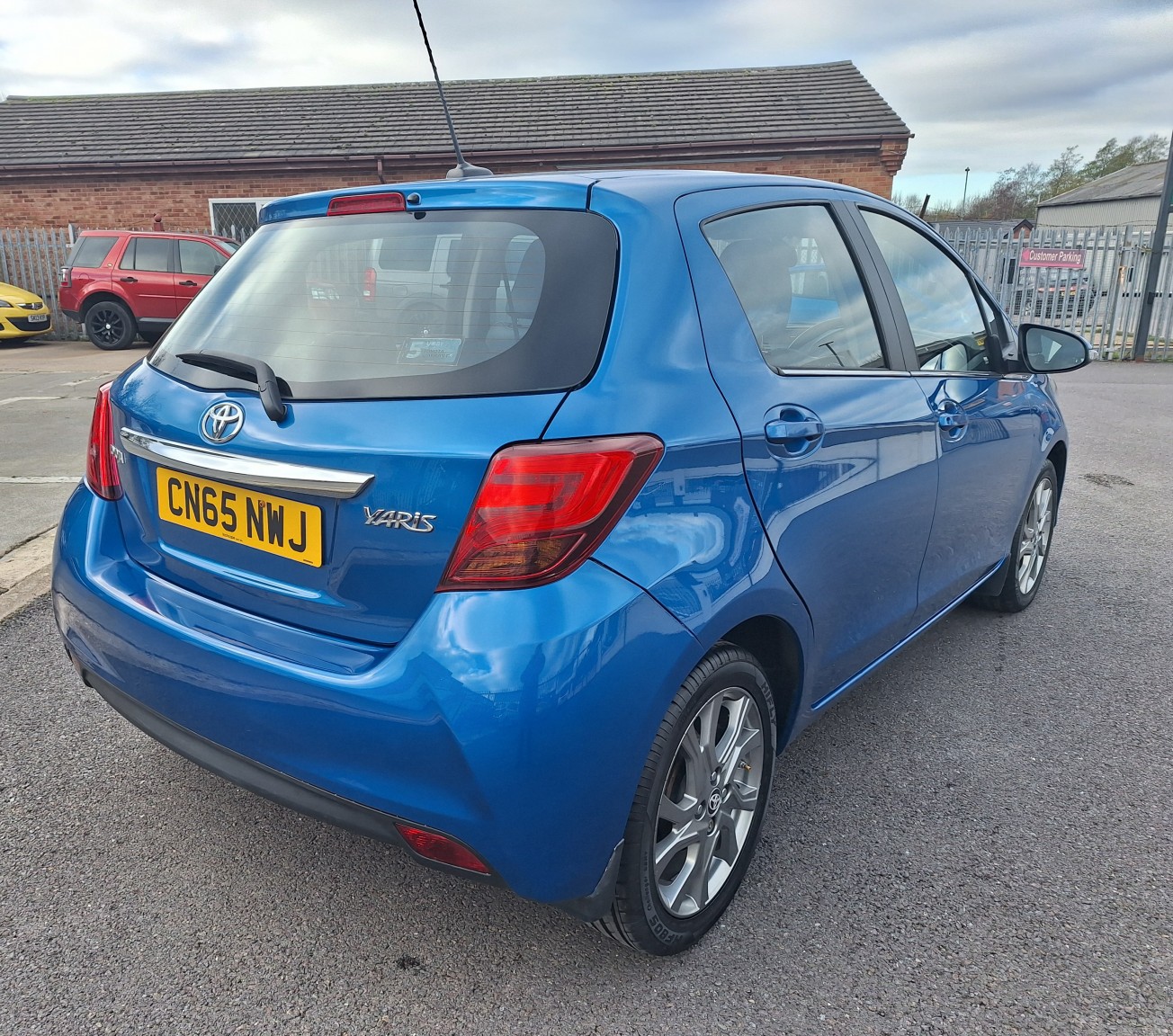 Used Toyota Yaris 2015 for sale - 76643478: Photo 44