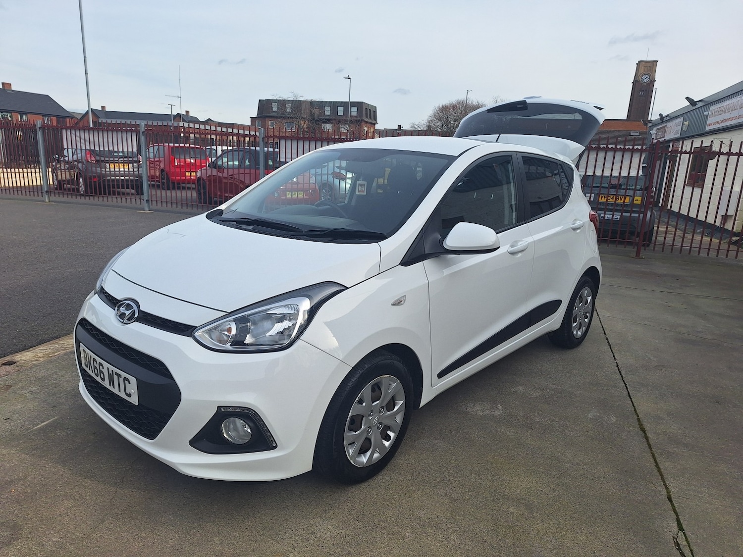 Used Hyundai i10 2016 for sale - 77595356: Photo 3