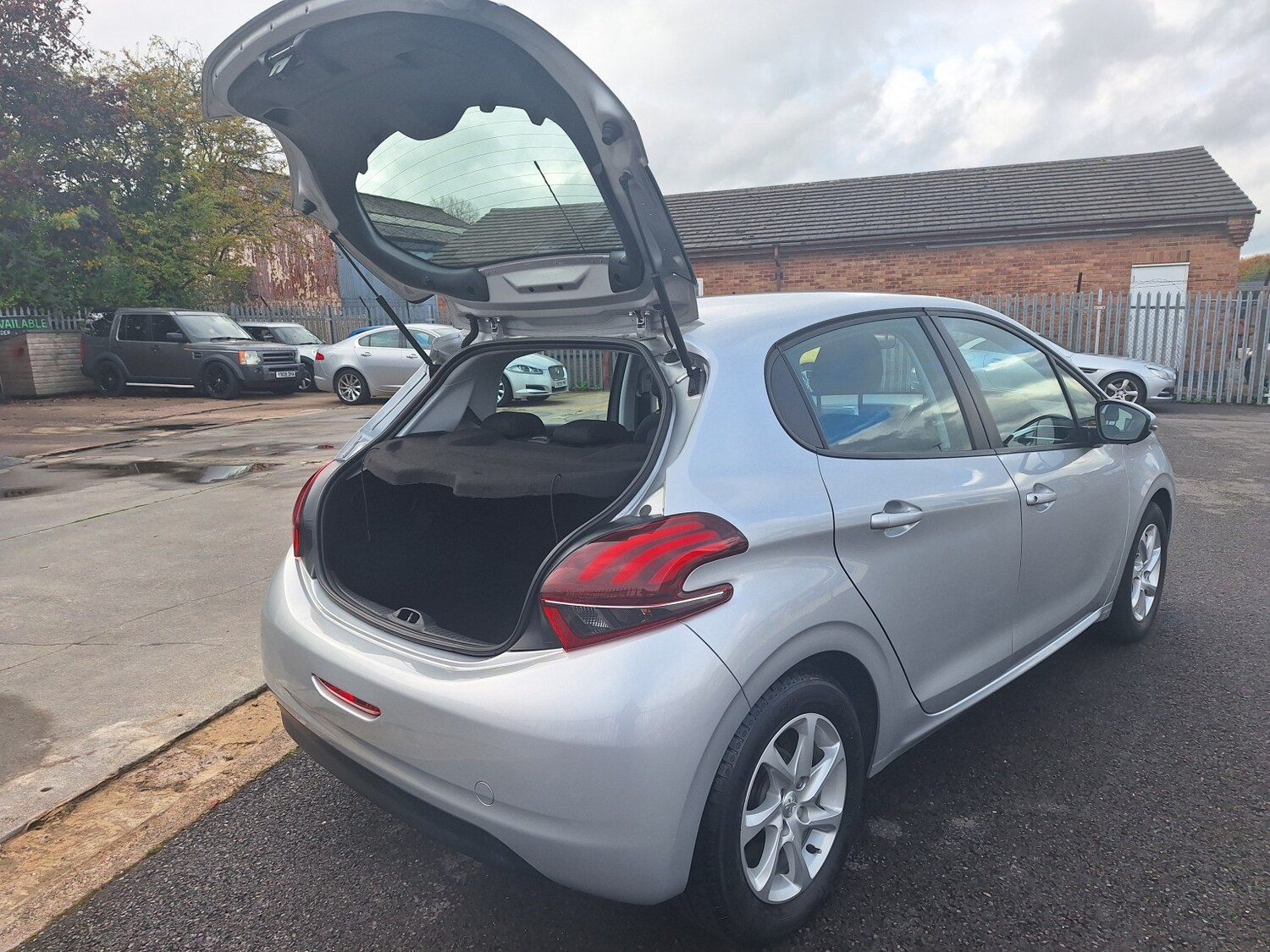 Used Peugeot 208 2018 for sale - 77572707: Photo 10