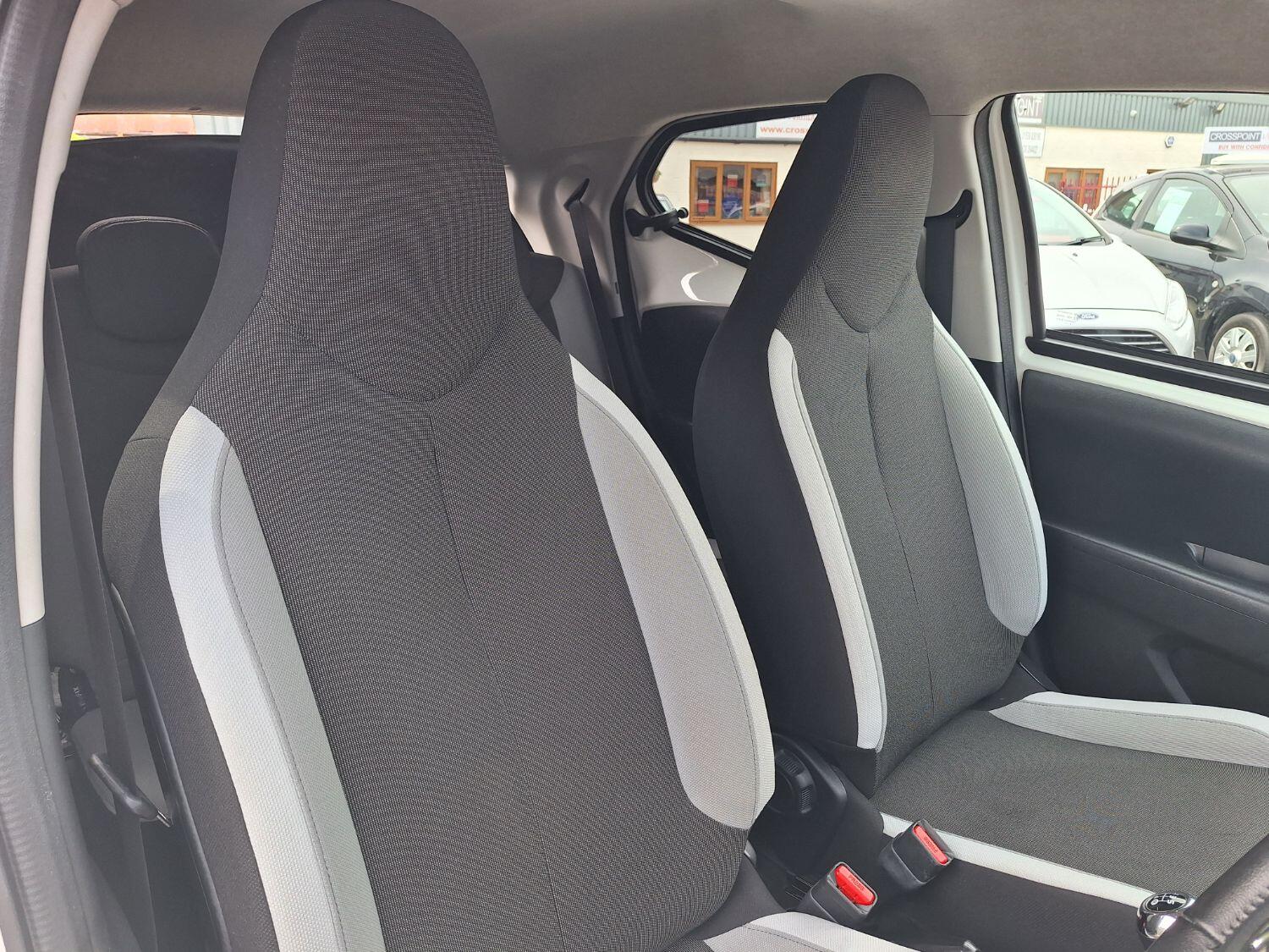 Used Toyota AYGO 2016 for sale - 76376912: Photo 32