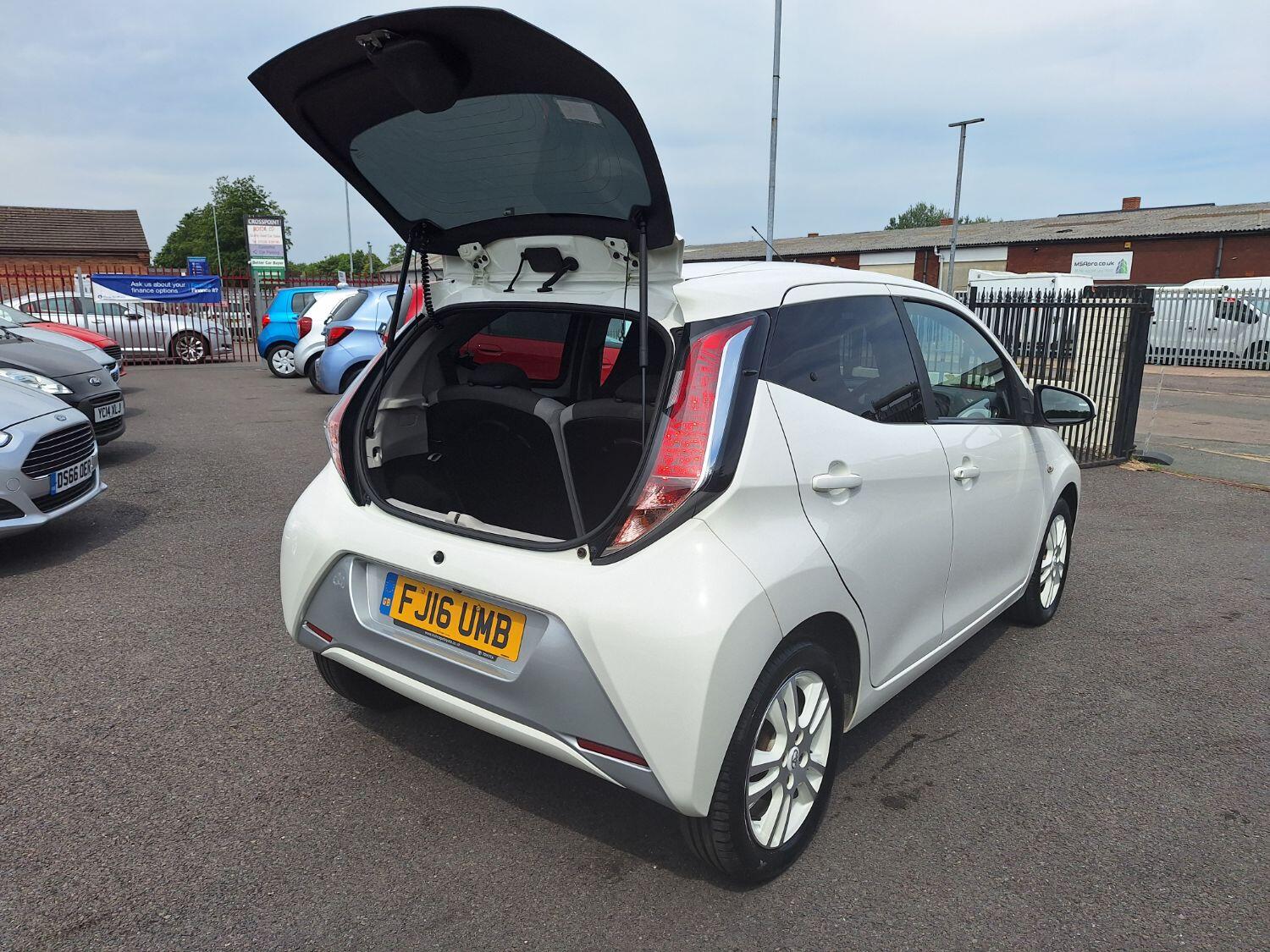 Used Toyota AYGO 2016 for sale - 76579891: Photo 11