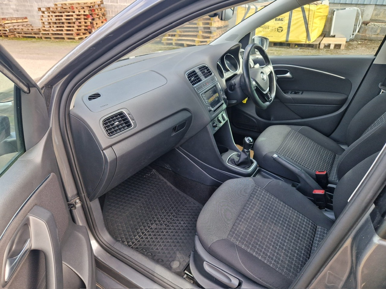 Used Volkswagen Polo 2017 for sale - 77715342: Photo 5