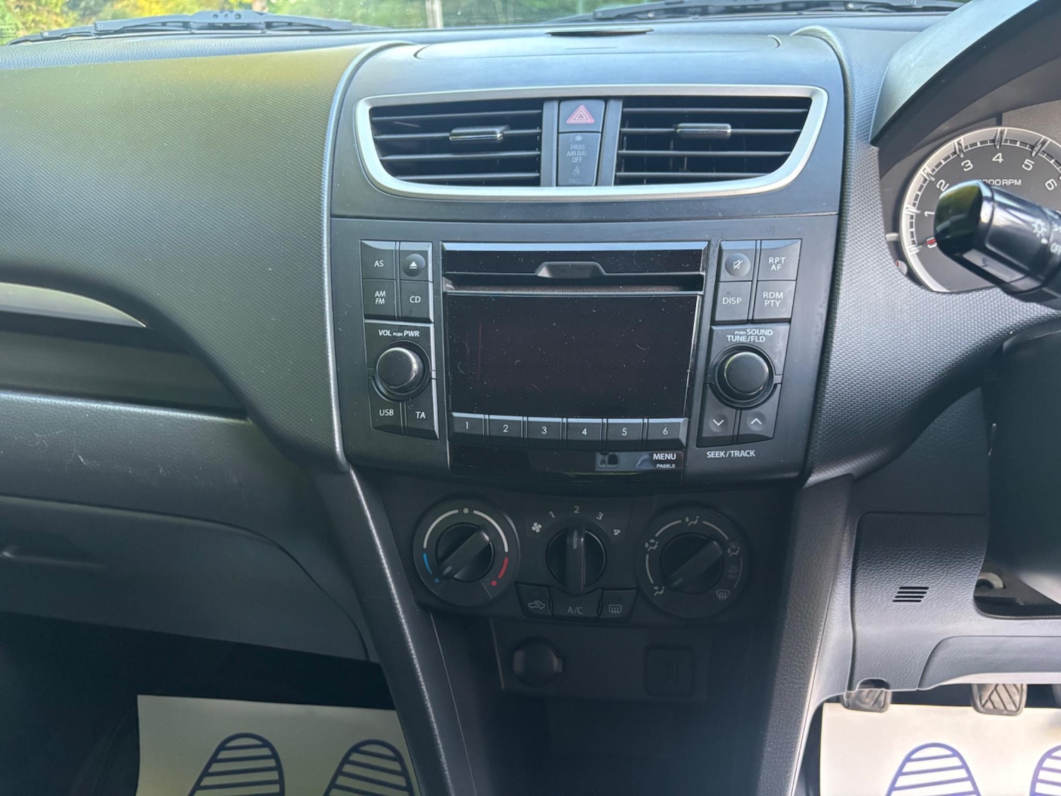 Used Suzuki Swift 2011 for sale - 76584084: Photo 13