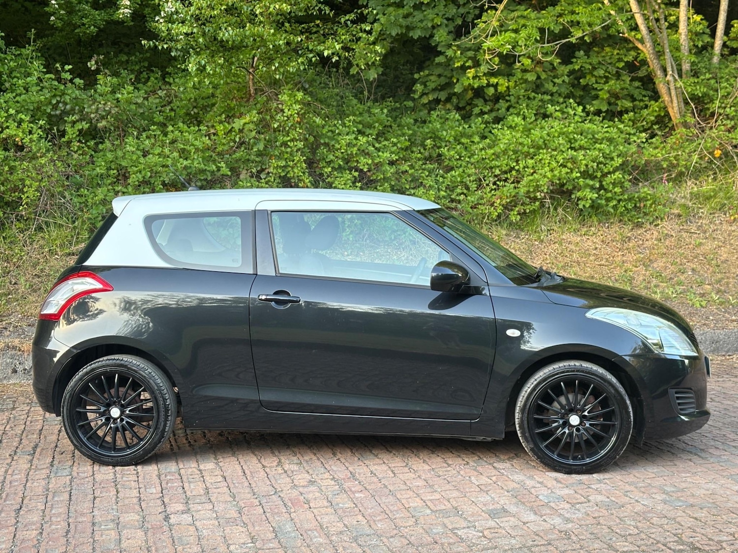 Used Suzuki Swift 2011 for sale - 76584084: Photo 5