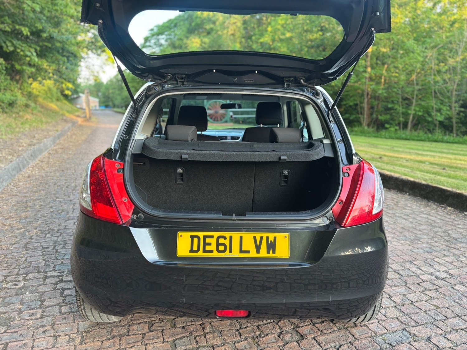 Used Suzuki Swift 2011 for sale - 76584084: Photo 9