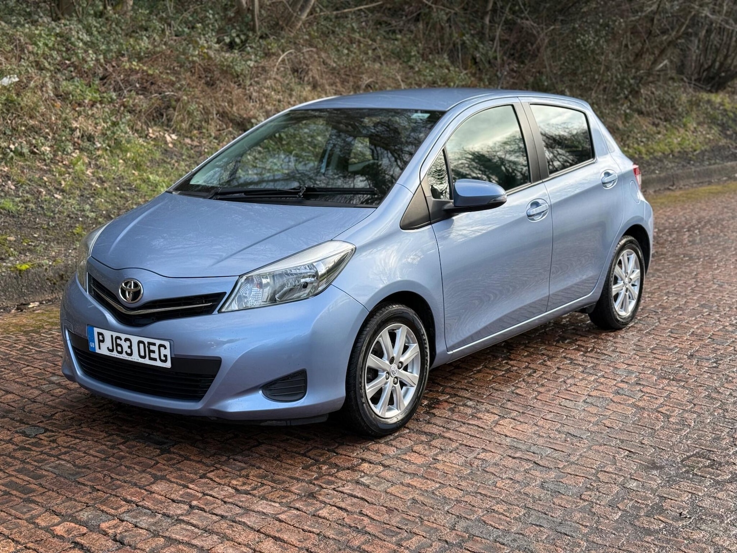 Used Toyota Yaris 2013 for sale - 77633705: Photo 4