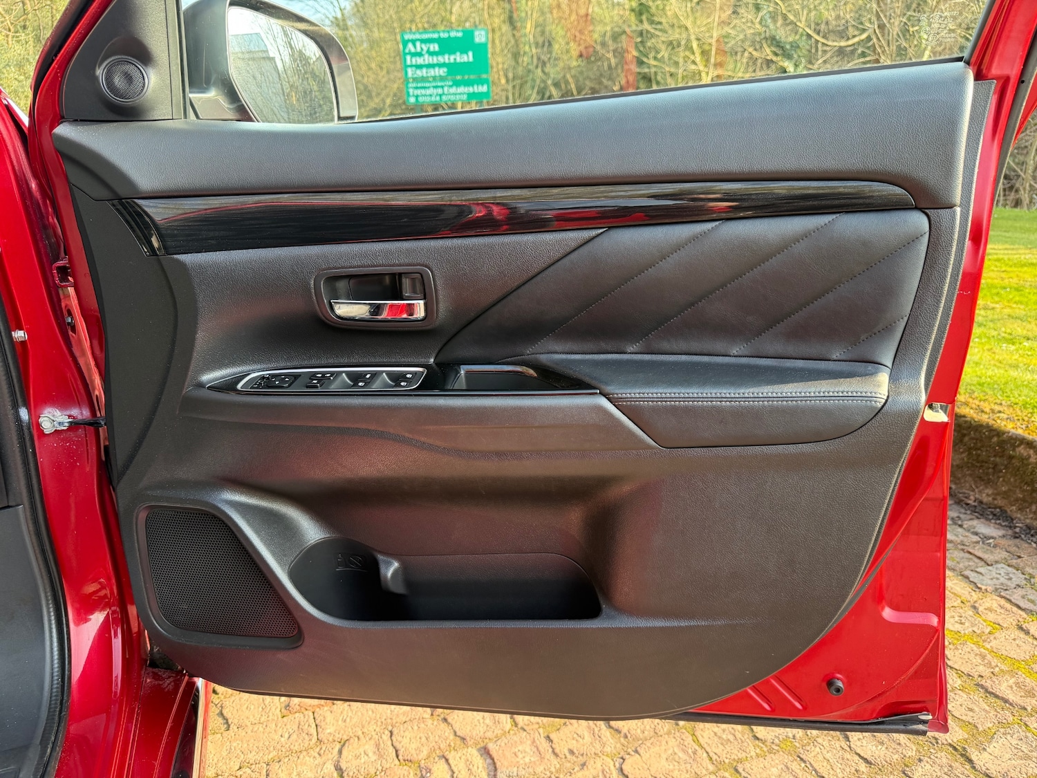 Used Mitsubishi Outlander 2015 for sale - 77966258: Photo 29