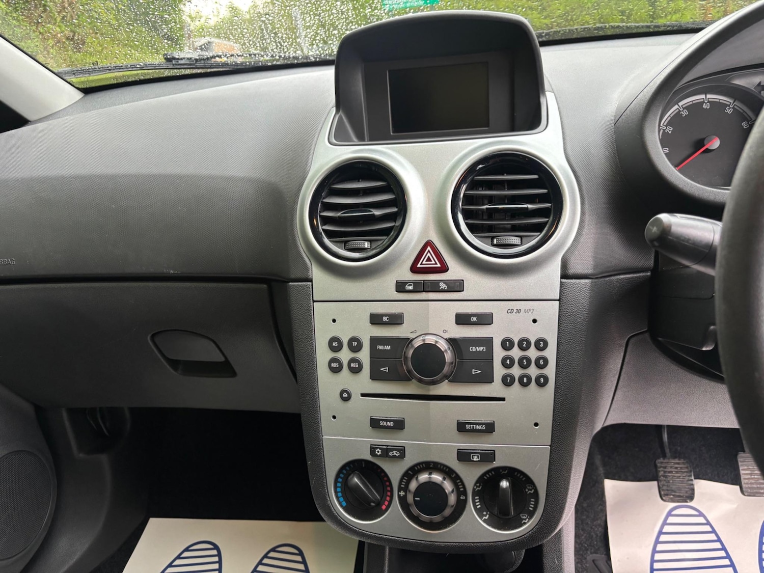 Used Vauxhall Corsa 2011 for sale - 76585233: Photo 15