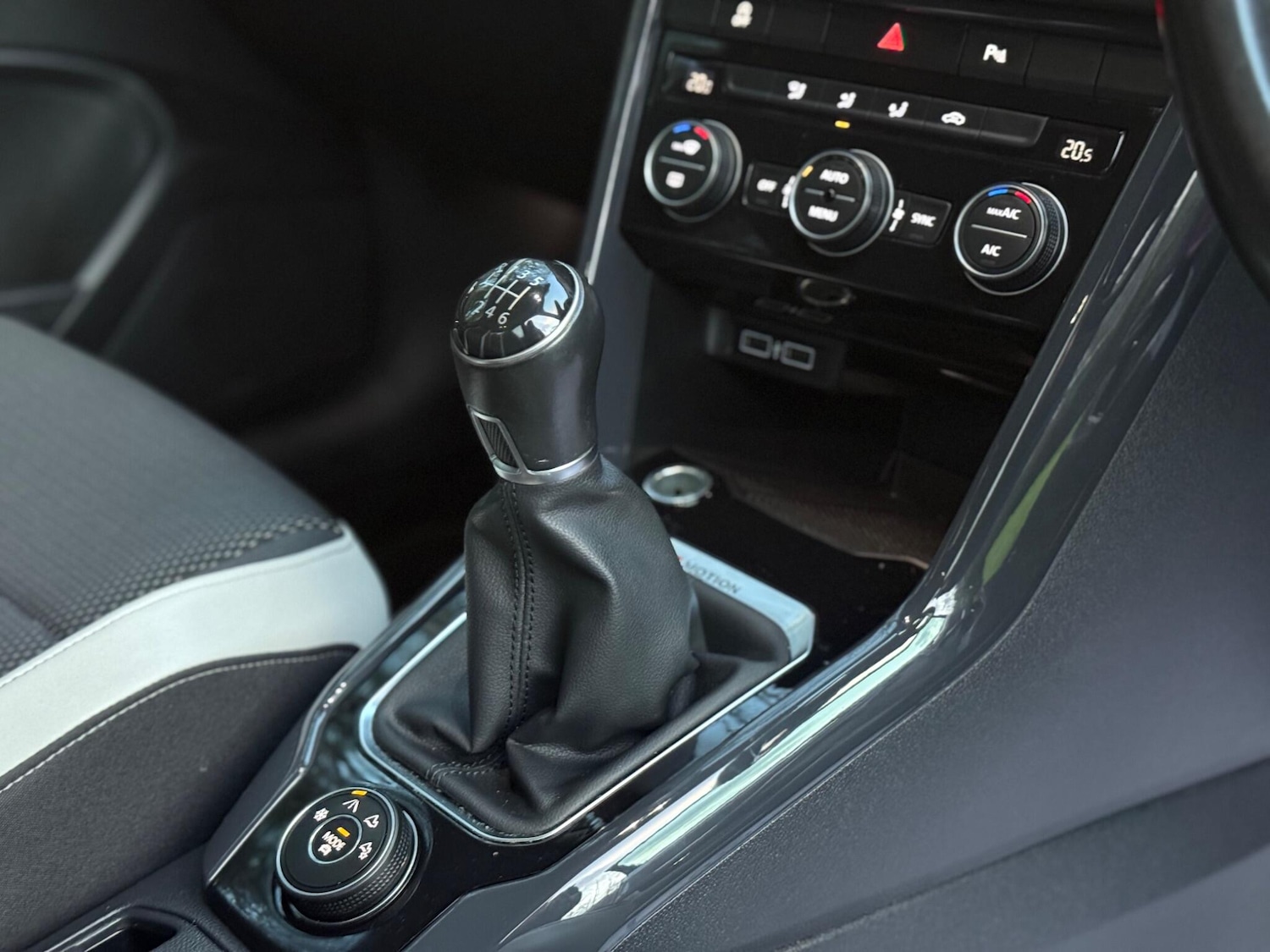 Used Volkswagen T-Roc 2018 for sale - 77015764: Photo 19