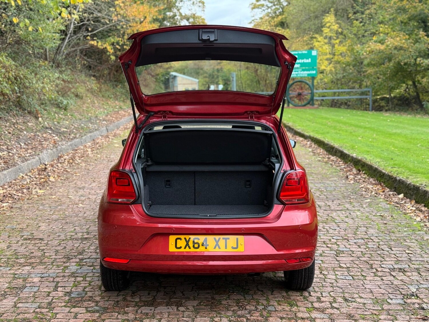 Used Volkswagen Polo 2014 for sale - 76348985: Photo 34