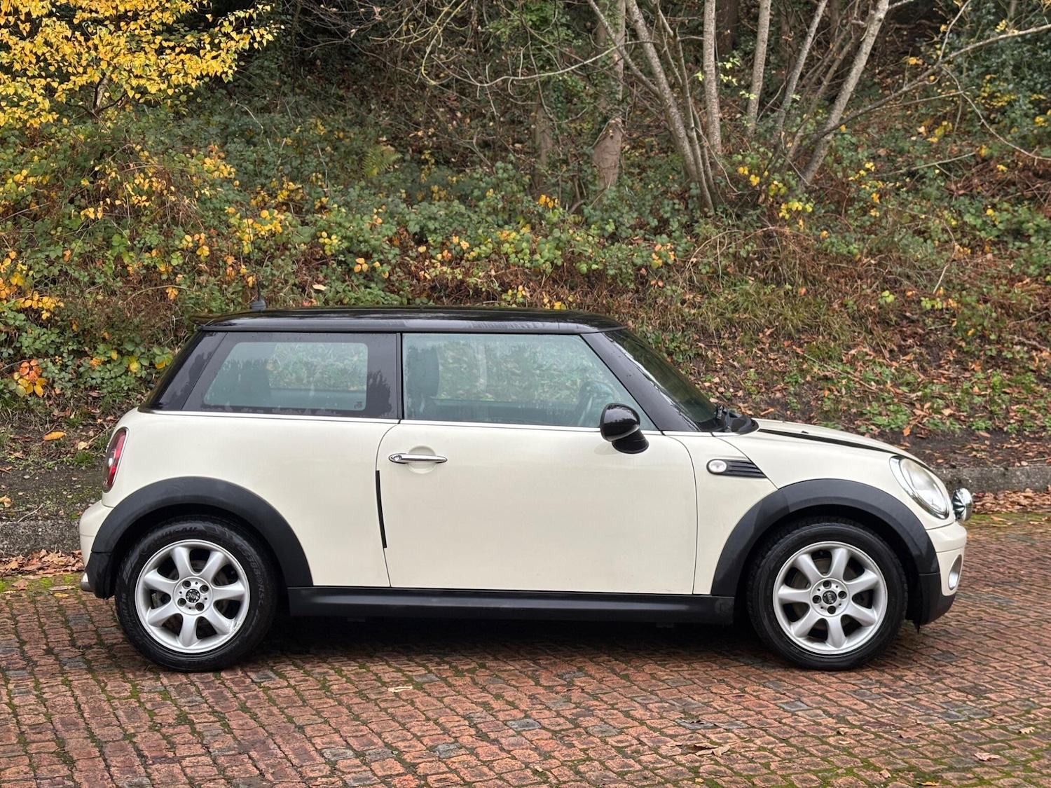 Used MINI Hatch 2010 for sale - 76584502: Photo 2