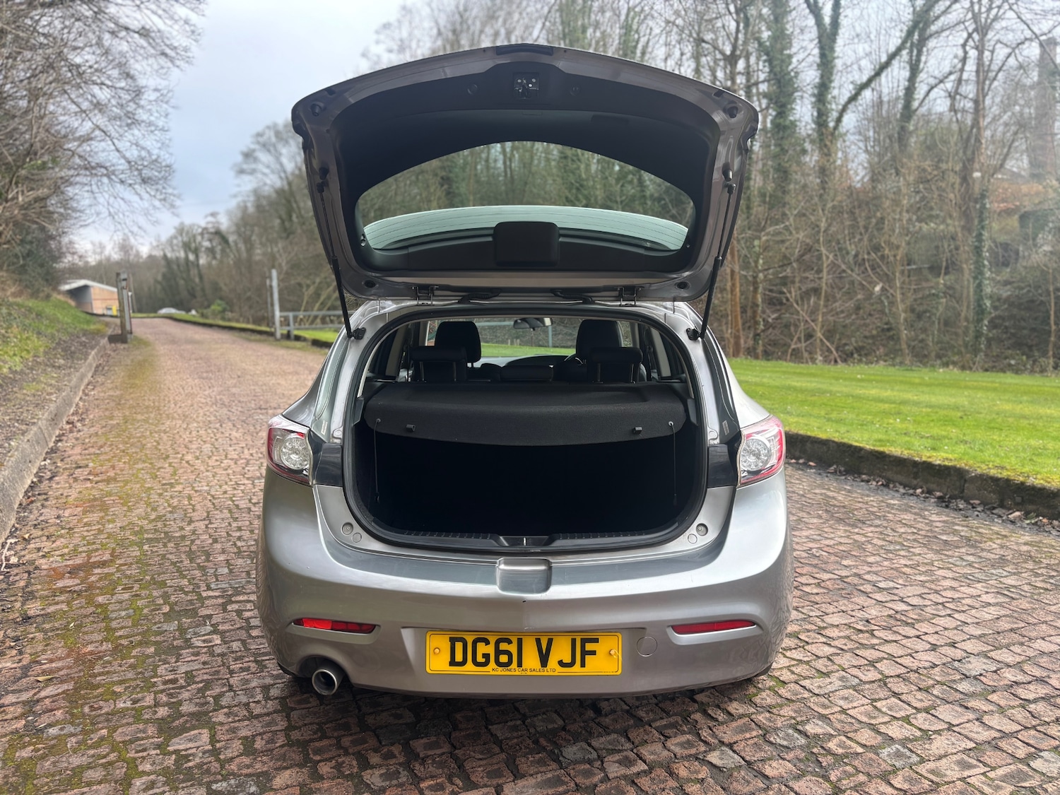 Used Mazda Mazda3 2011 for sale - 77851684: Photo 5