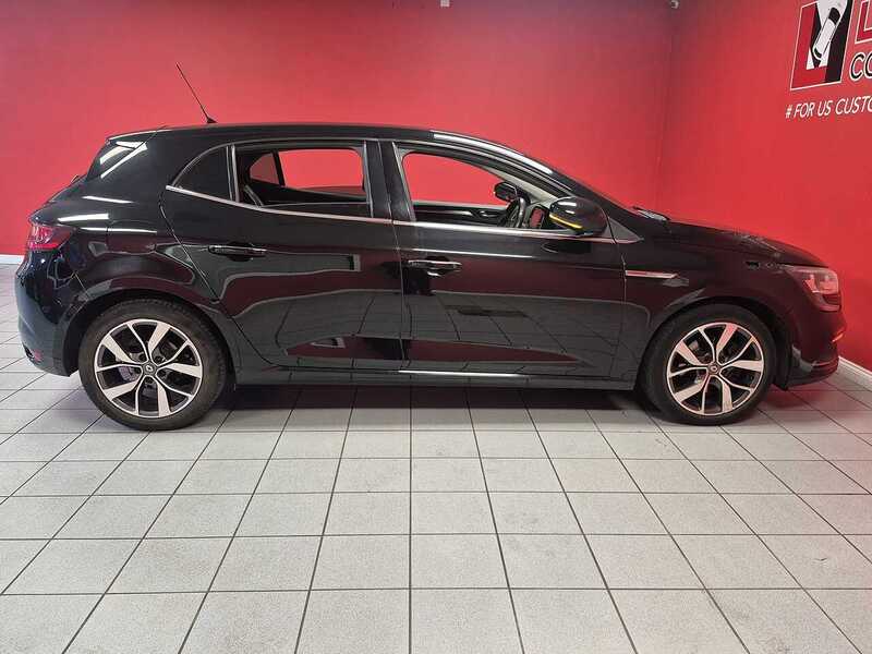 Used Renault Megane 2017 for sale - 76718728: Photo 2