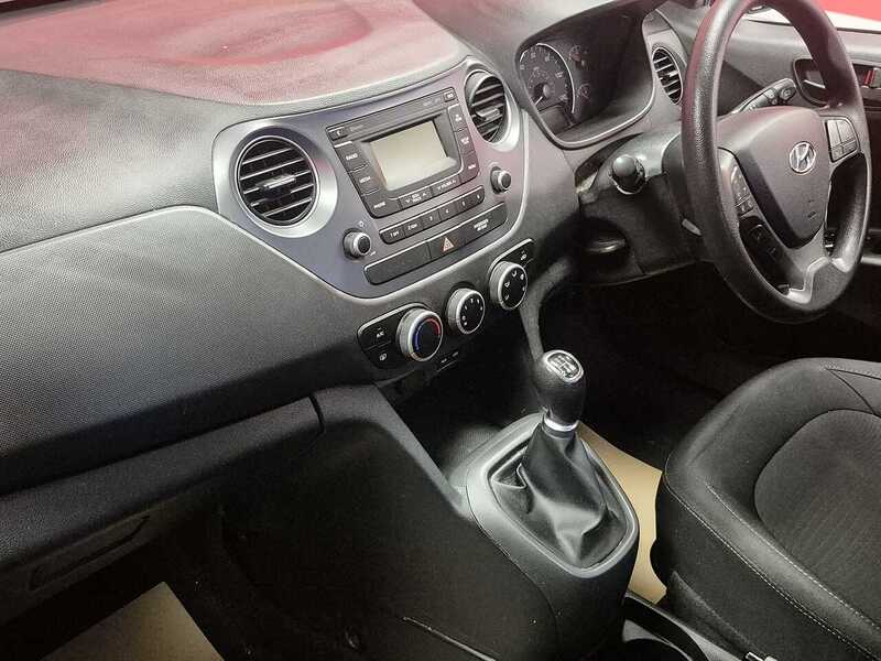 Used Hyundai i10 2018 for sale - 76596027: Photo 13