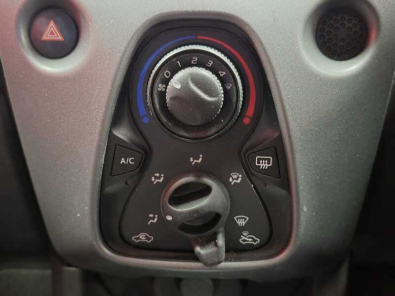 Used Toyota AYGO 2018 for sale - 76596050: Photo 24