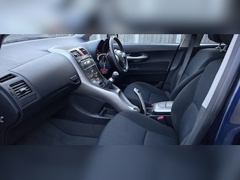 Used Toyota Auris 2009 for sale - 77310527: Photo