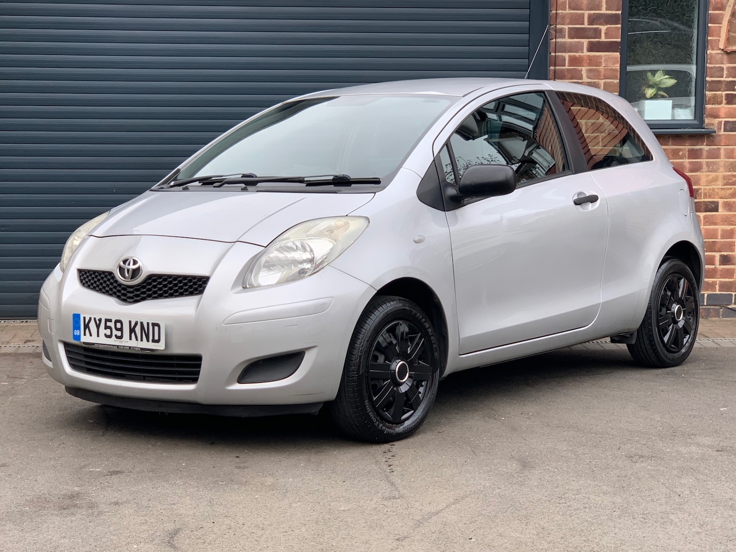 Used Toyota Yaris 2009 for sale - 78202162: Photo 2