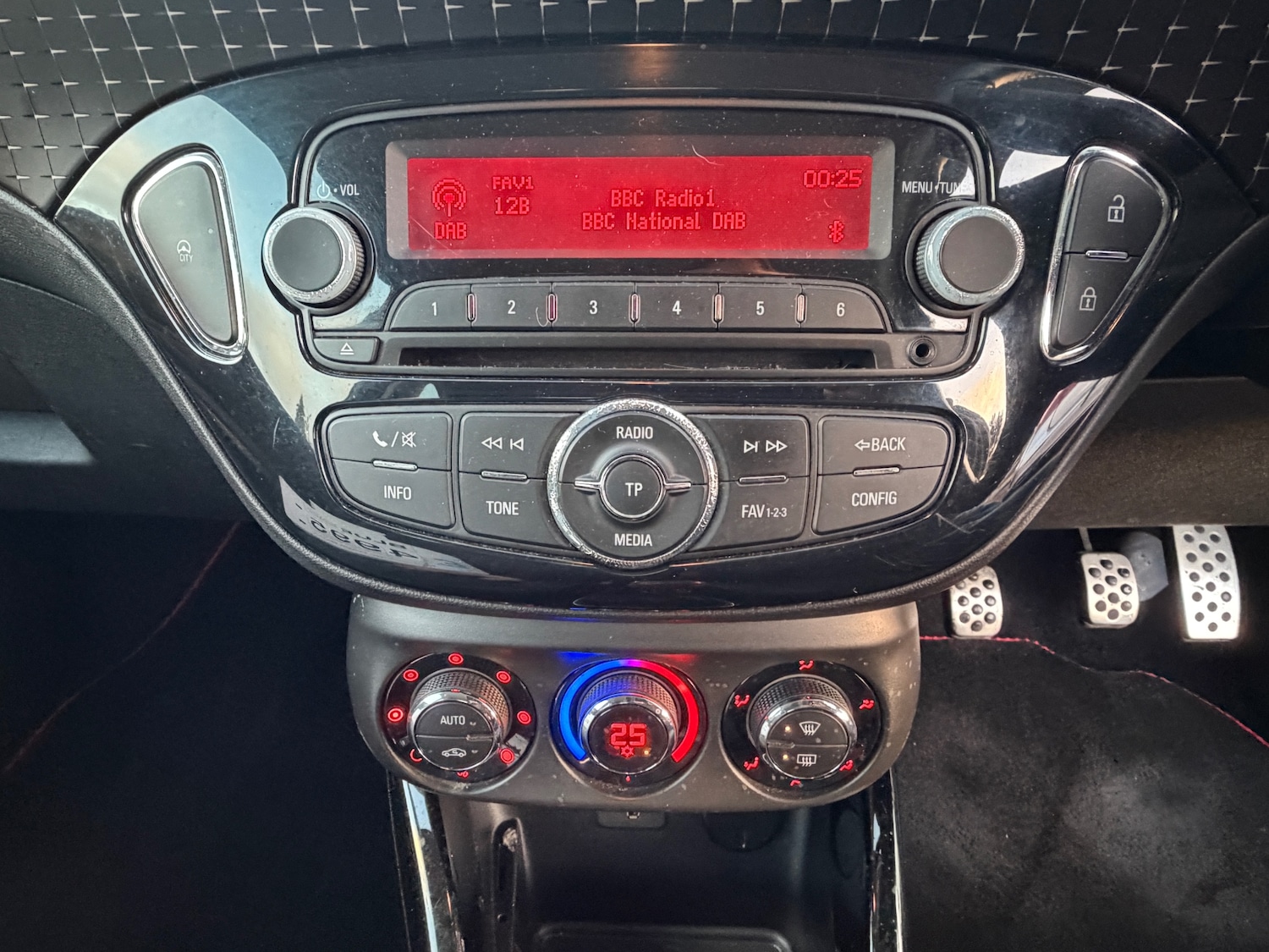 Used Vauxhall ADAM 2015 for sale - 77148610: Photo 11