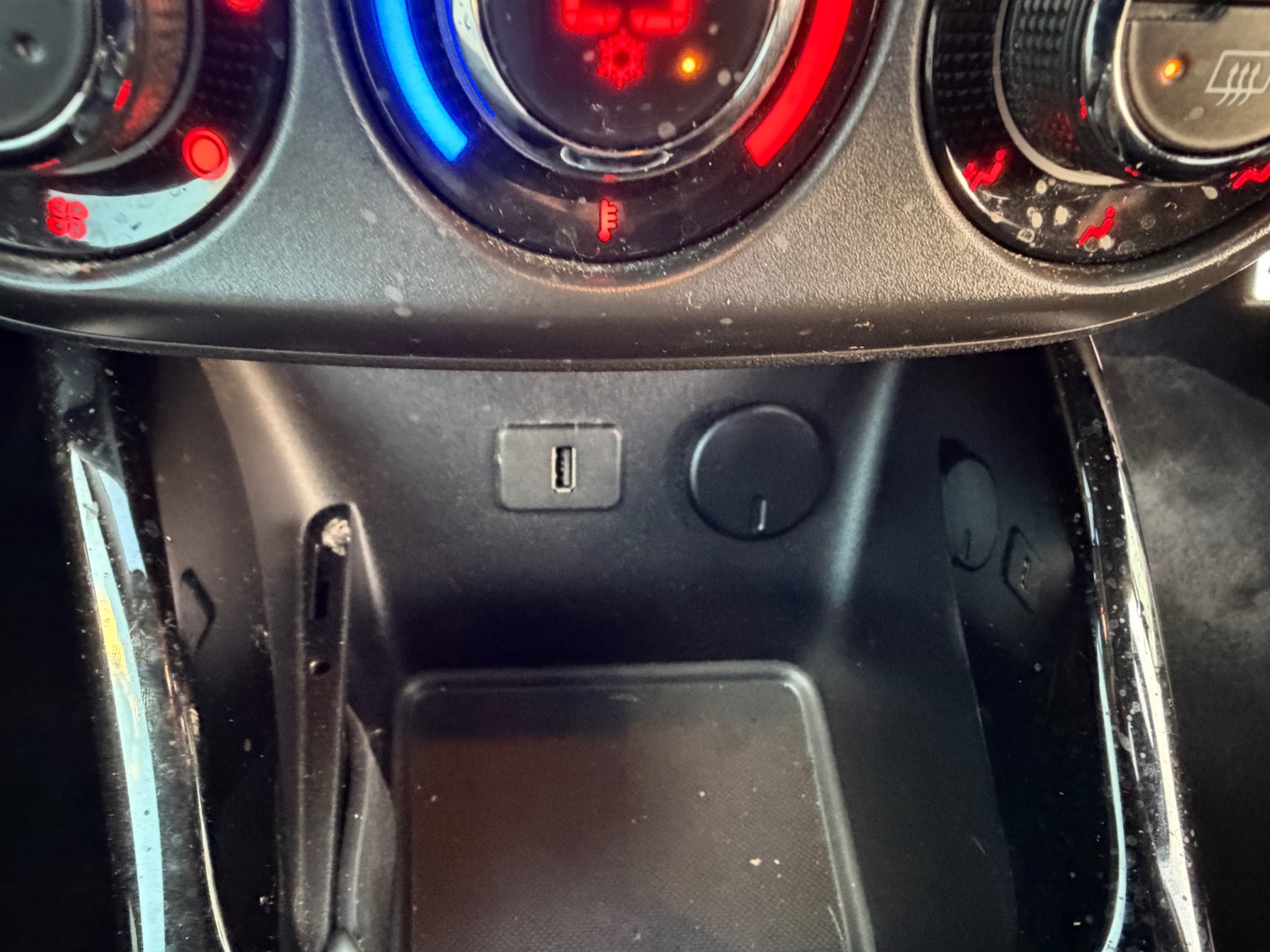 Used Vauxhall ADAM 2015 for sale - 77148610: Photo 12