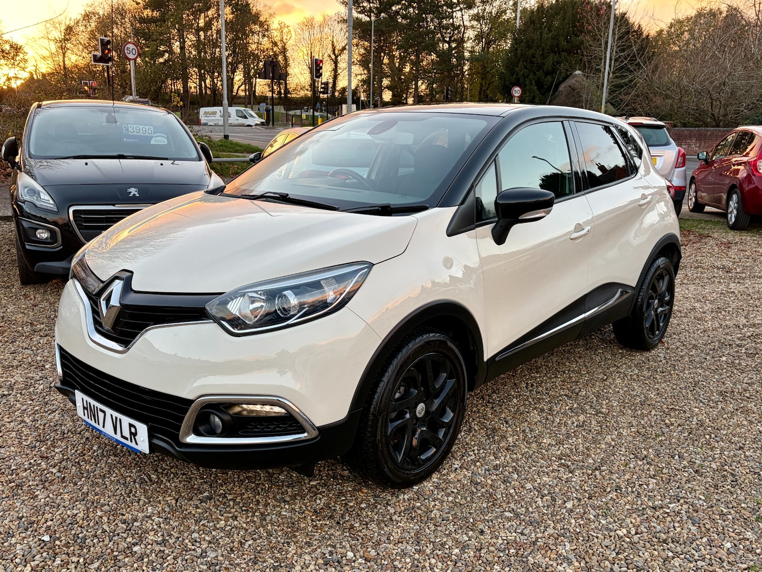 Used Renault Captur 2017 for sale - 76600148: Photo 4