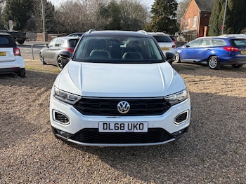 Used Volkswagen T-Roc 2018 for sale - 77592021: Photo
