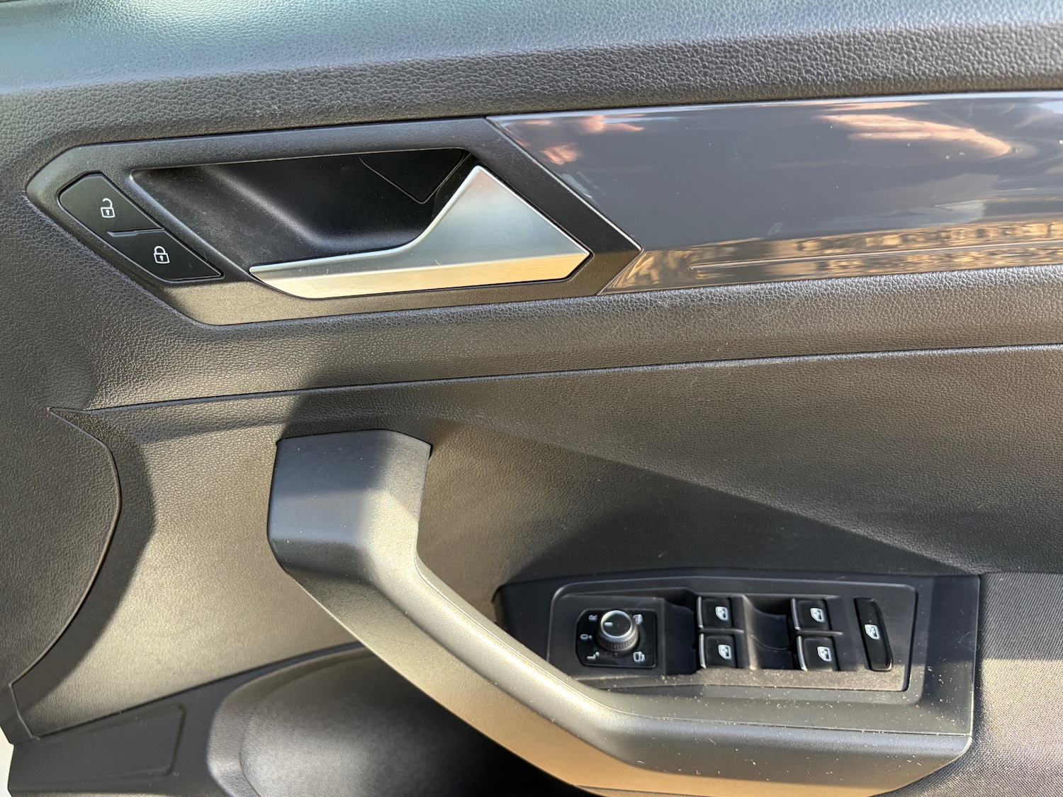 Used Volkswagen T-Roc 2018 for sale - 77592021: Photo 8