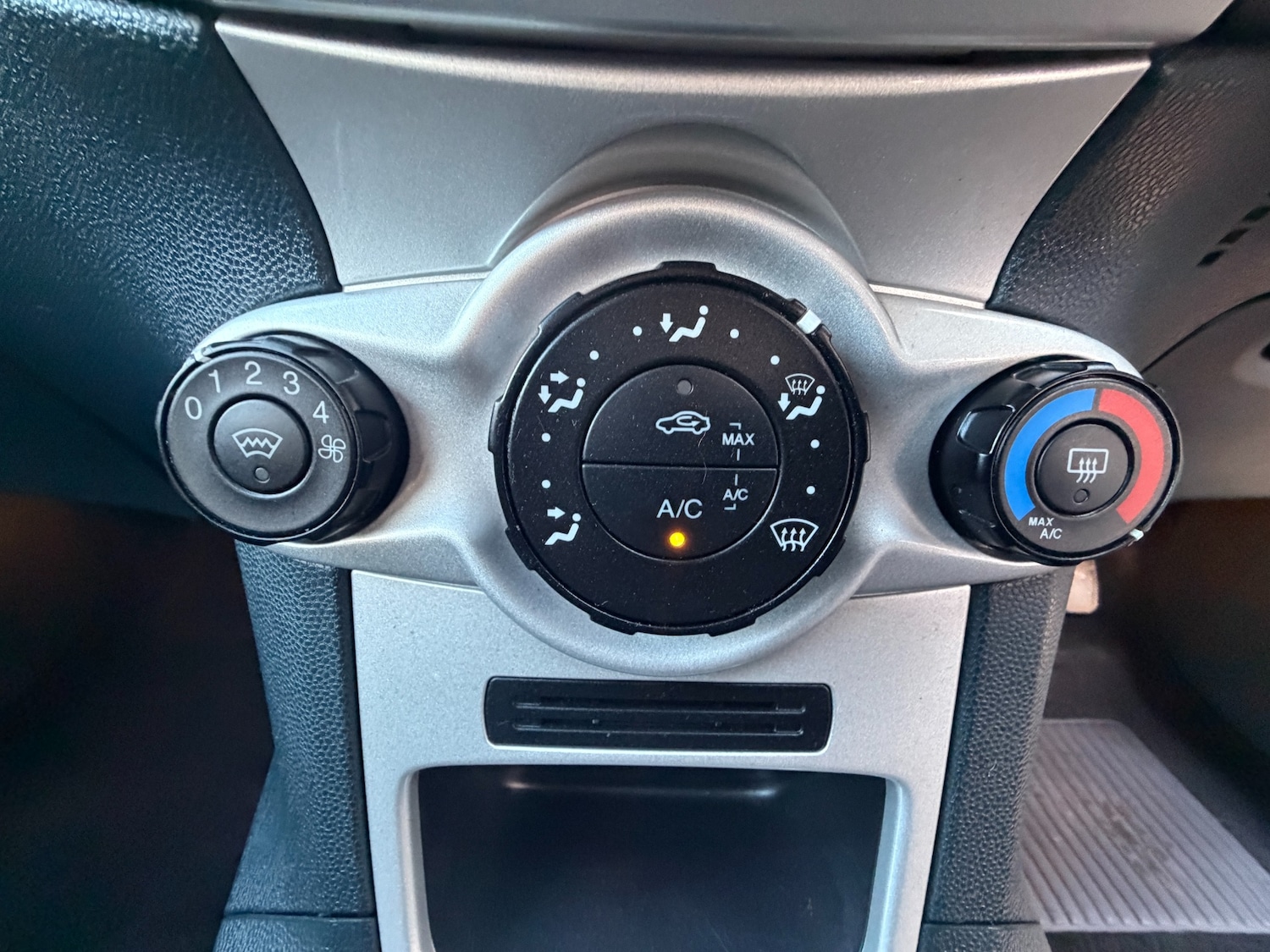 Used Ford Fiesta 2012 for sale - 76681810: Photo 17