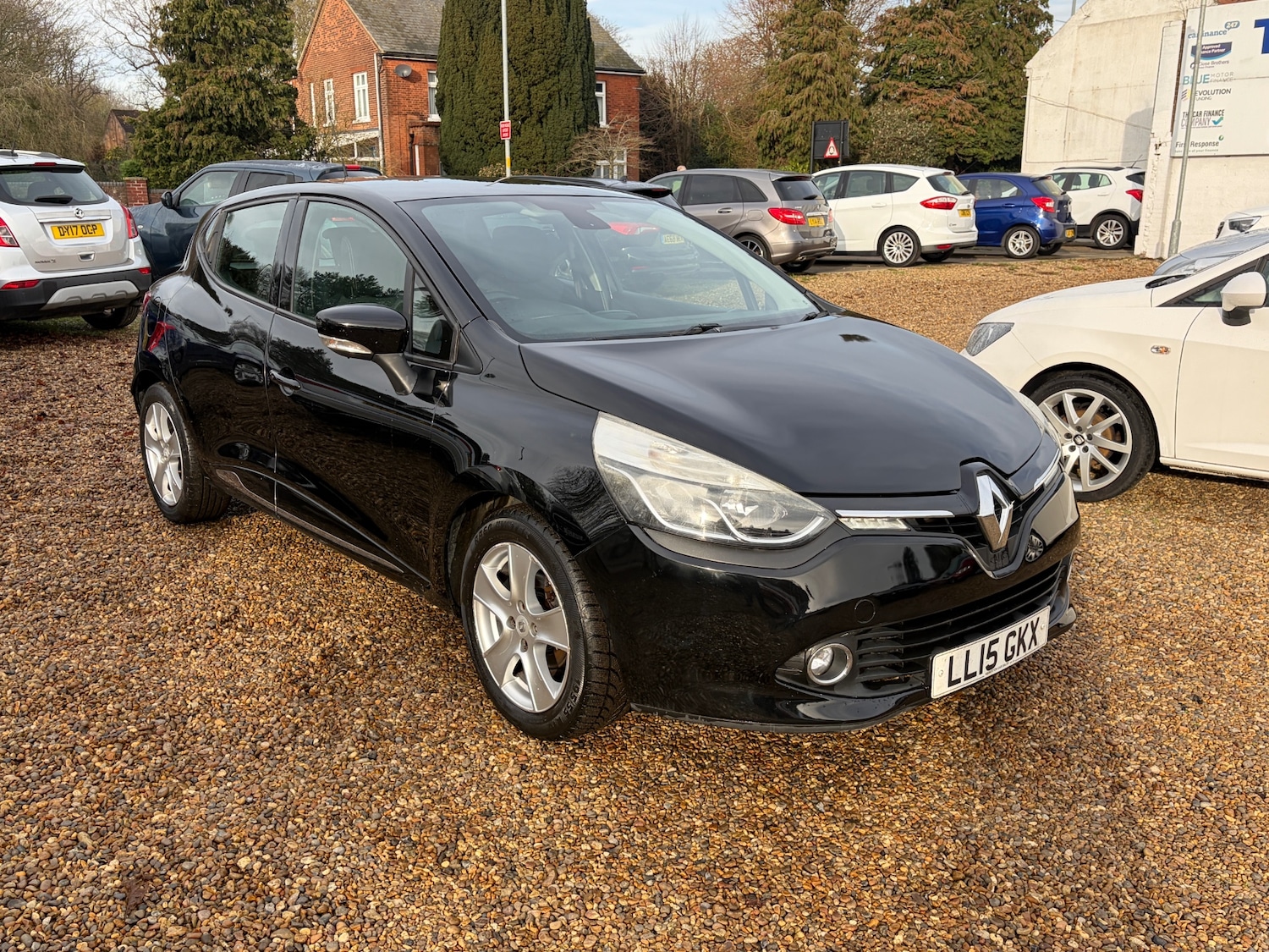 Used Renault Clio 2015 for sale - 77195908: Photo 2
