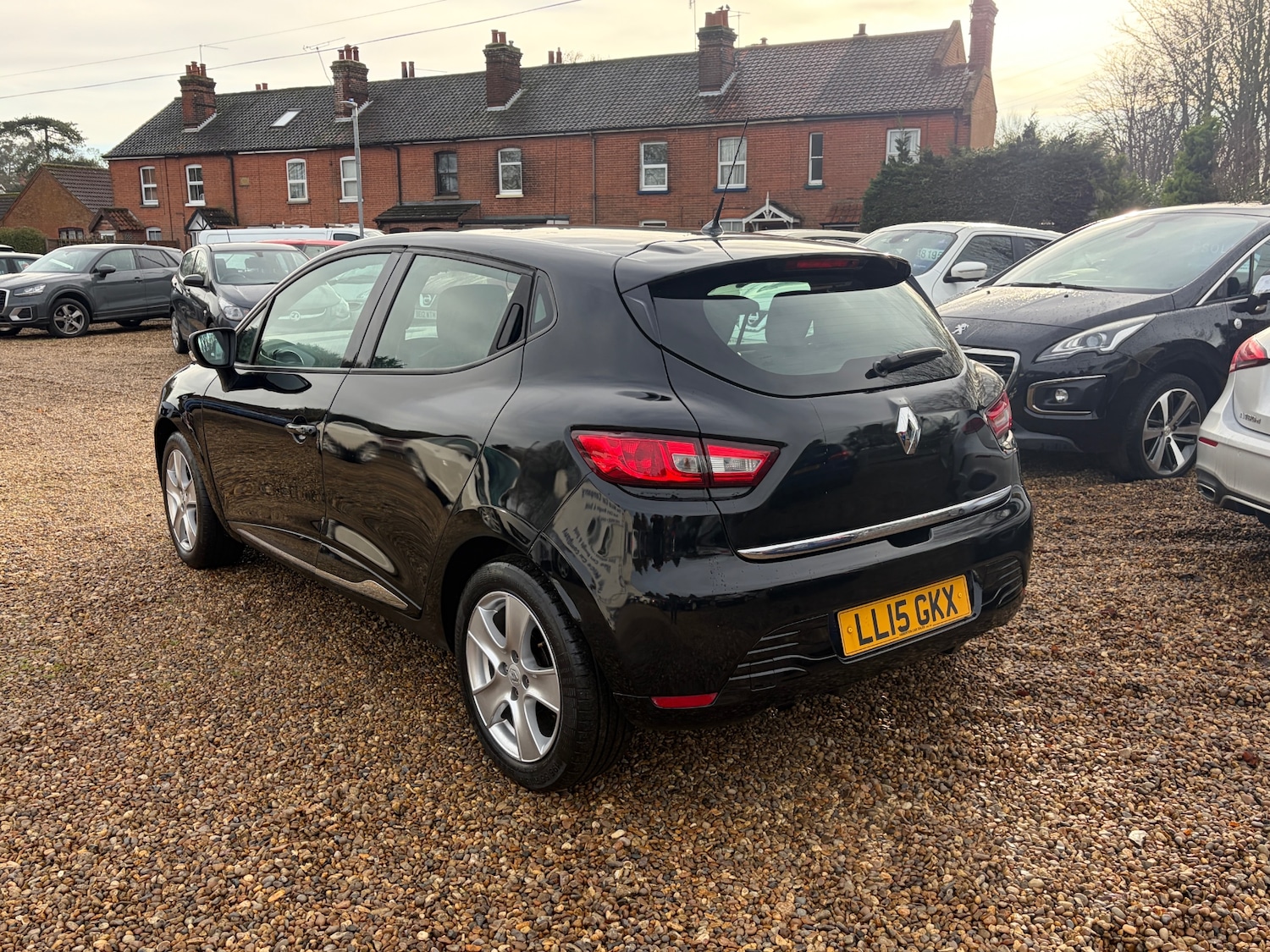 Used Renault Clio 2015 for sale - 77195908: Photo 4