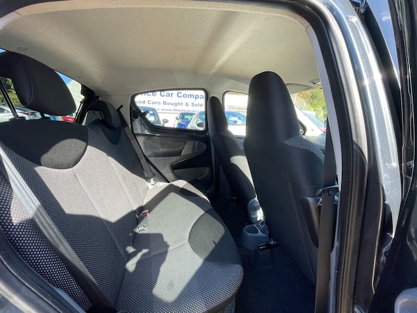 Used Toyota AYGO 2011 for sale - 76064961: Photo 12