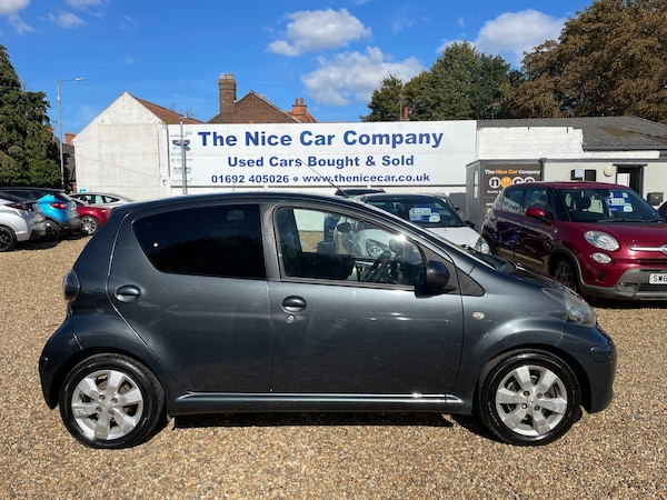 Used Toyota AYGO 2011 for sale - 76064961: Photo 1