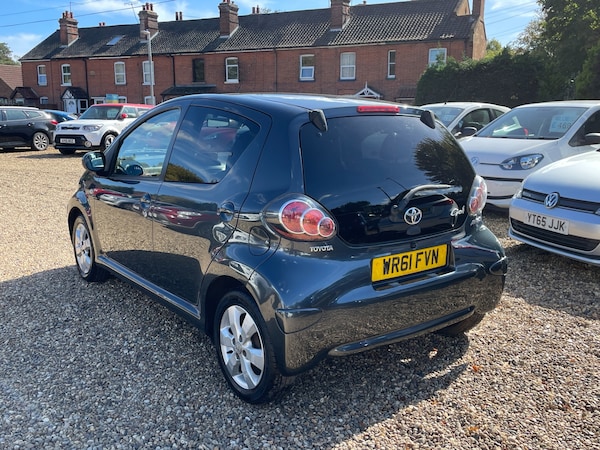 Used Toyota AYGO 2011 for sale - 76064961: Photo 5