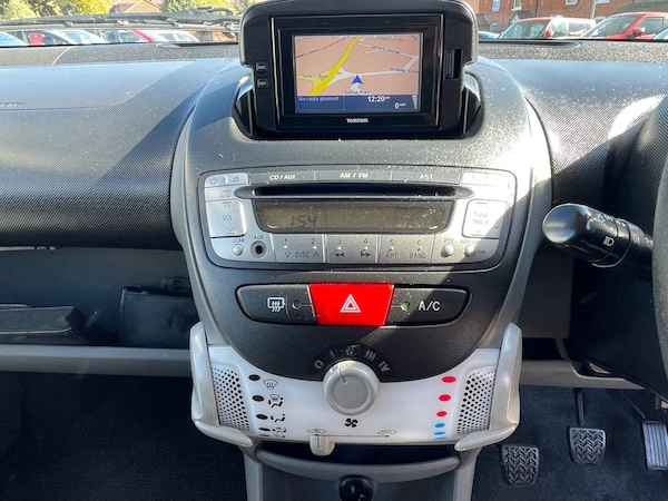 Used Toyota AYGO 2011 for sale - 76064961: Photo 9