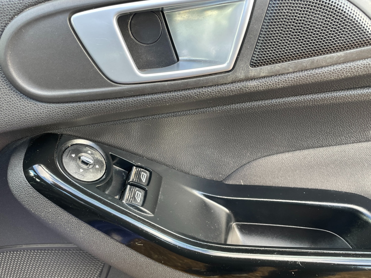 Used Ford Fiesta 2015 for sale - 76017292: Photo 9