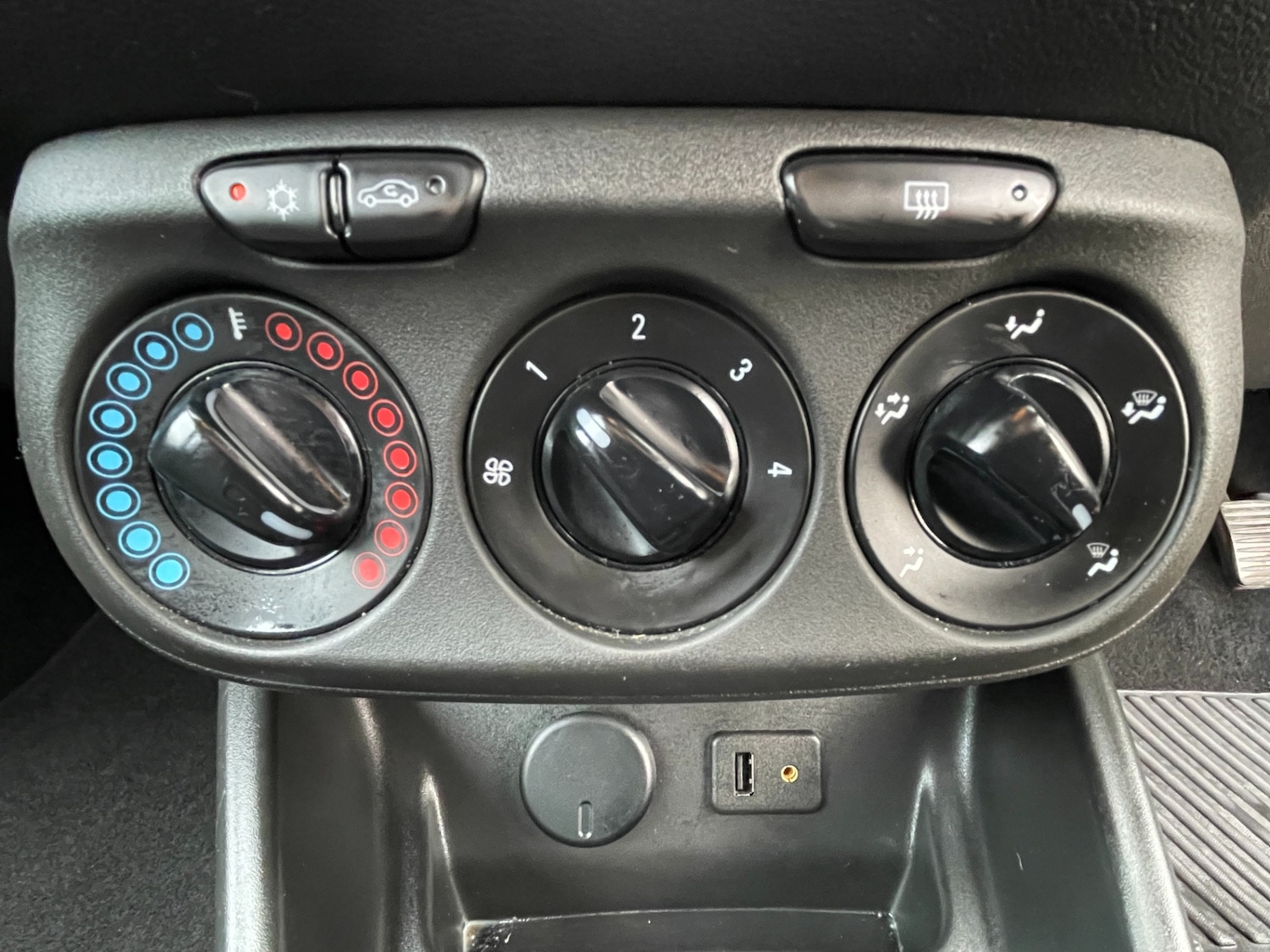 Used Vauxhall Corsa 2015 for sale - 76555230: Photo 13