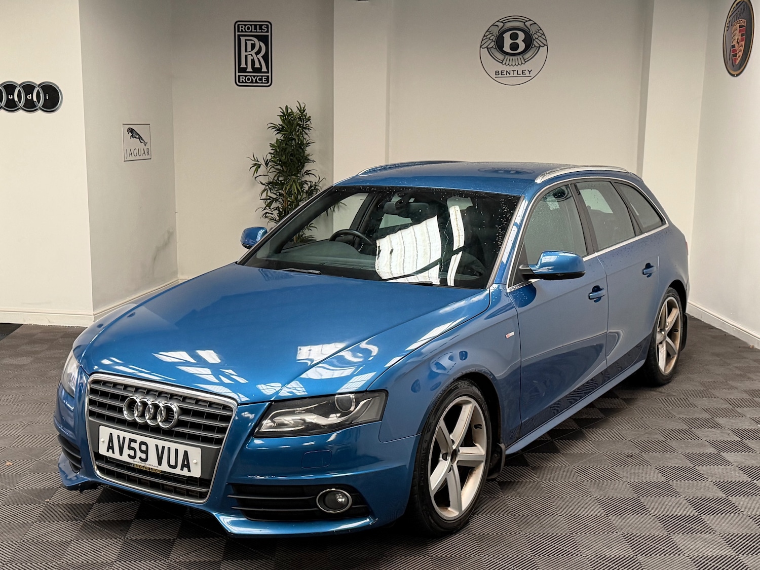 Used Audi A4 2010 for sale - 77492979: Photo 2