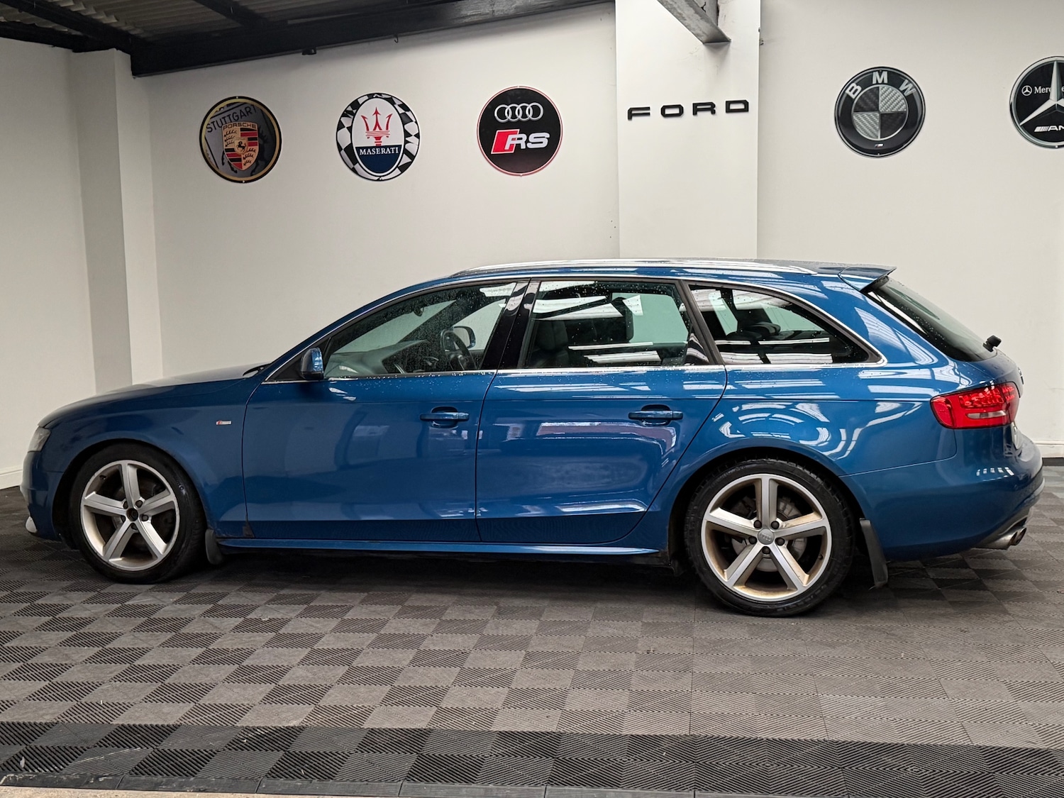 Used Audi A4 2010 for sale - 77492979: Photo 4