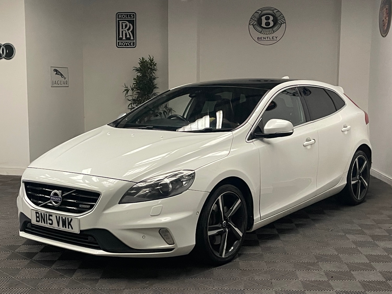 Used Volvo V40 2015 for sale - 77062325: Photo 14