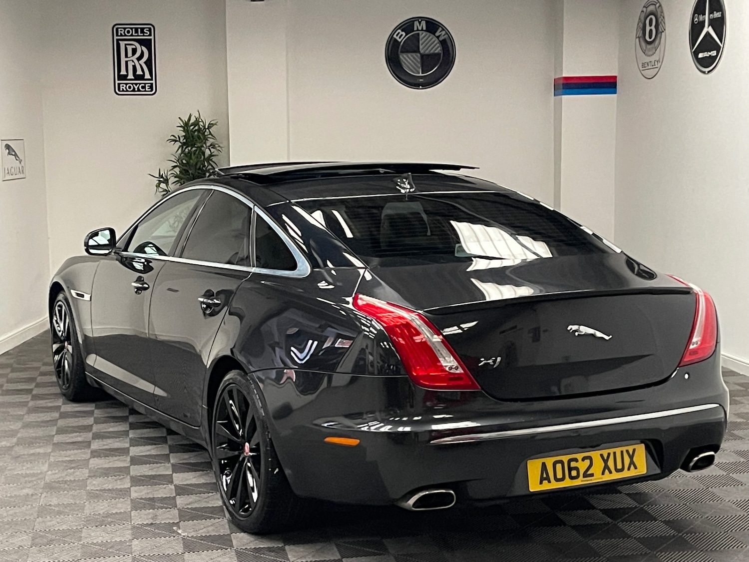 Used Jaguar XJ 2013 for sale - 76057878: Photo 10