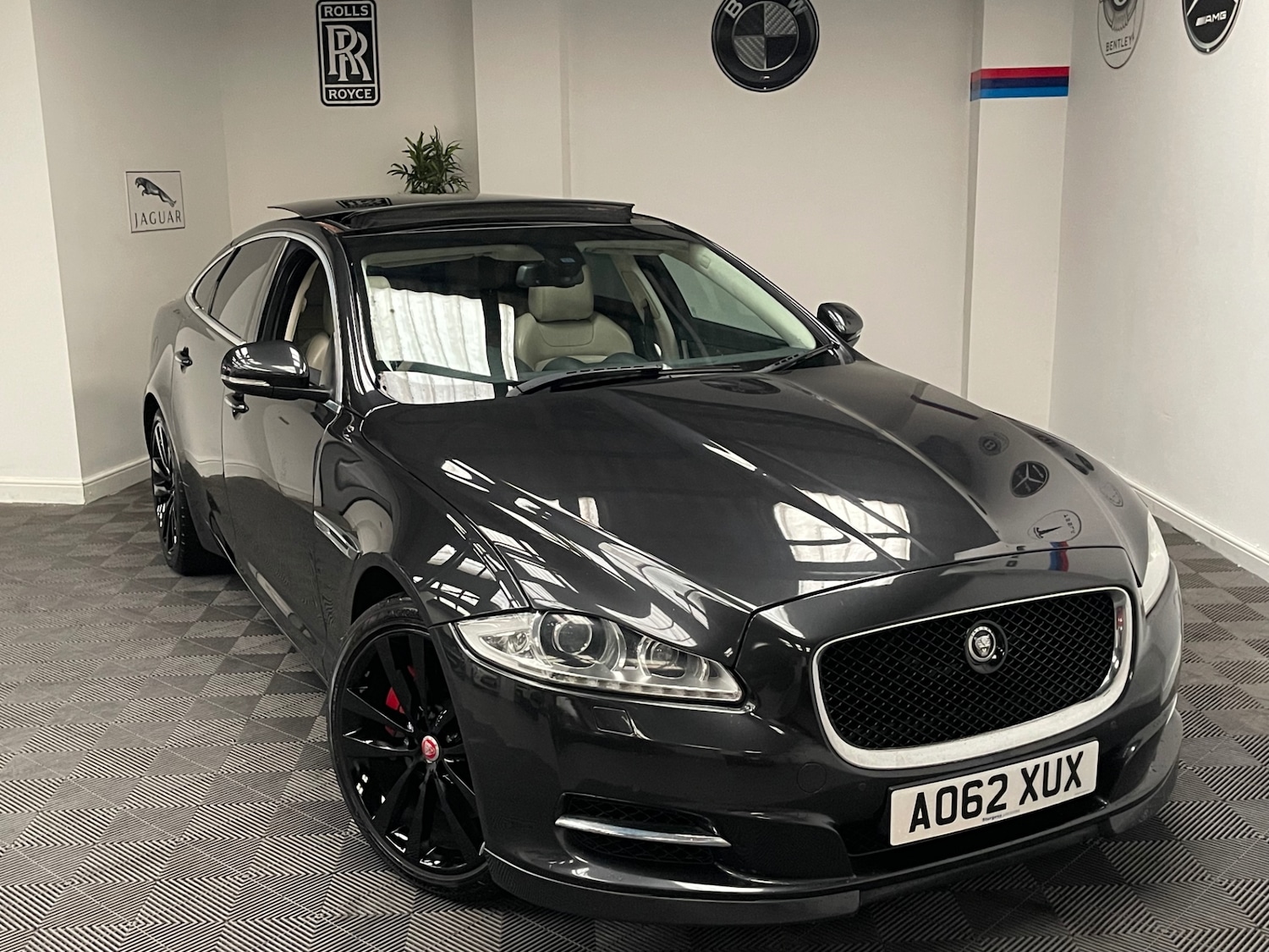 Used Jaguar XJ 2013 for sale - 76057878: Photo 11