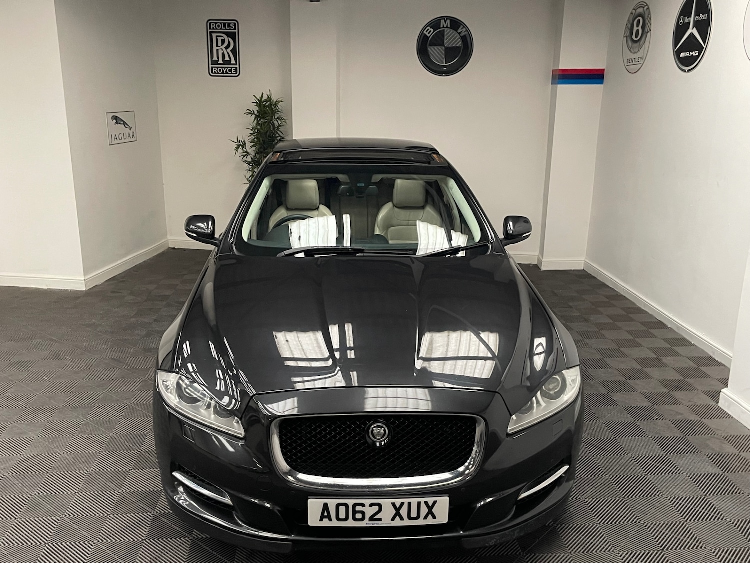 Used Jaguar XJ 2013 for sale - 76057878: Photo 12