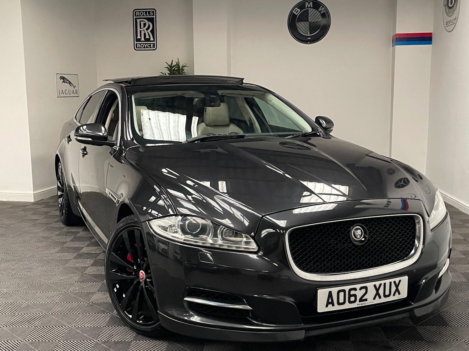 Used Jaguar XJ 2013 for sale - 76057878: Photo 13
