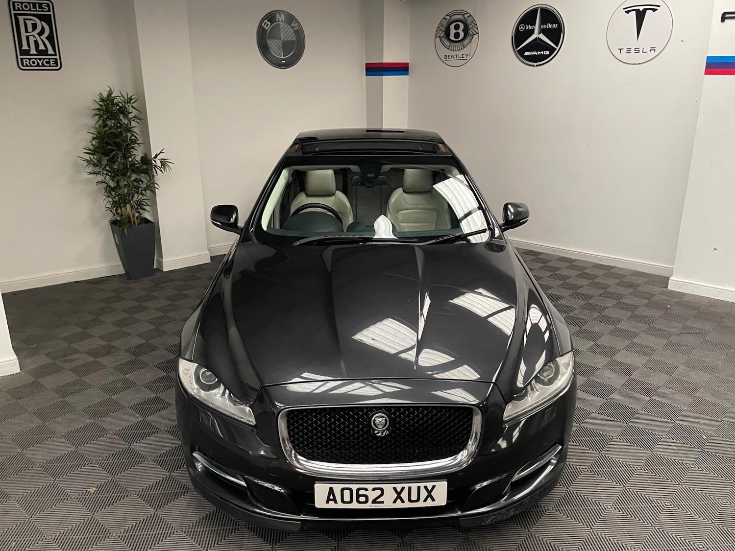 Used Jaguar XJ 2013 for sale - 76057878: Photo 15